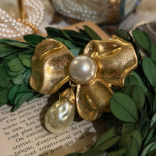 Load image into Gallery viewer, Vintage Faux Baroque Pearl Flower Brooch
