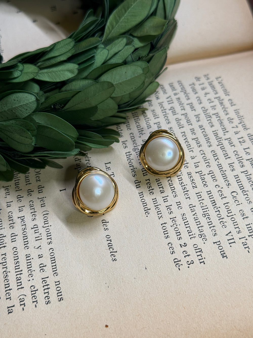 Nest Pearl Ear Stud