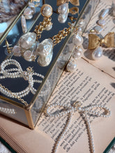 Load image into Gallery viewer, Big Bow Faux Pearl Earring
