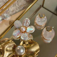 Load image into Gallery viewer, Baroque Pearl Flower Brooch
