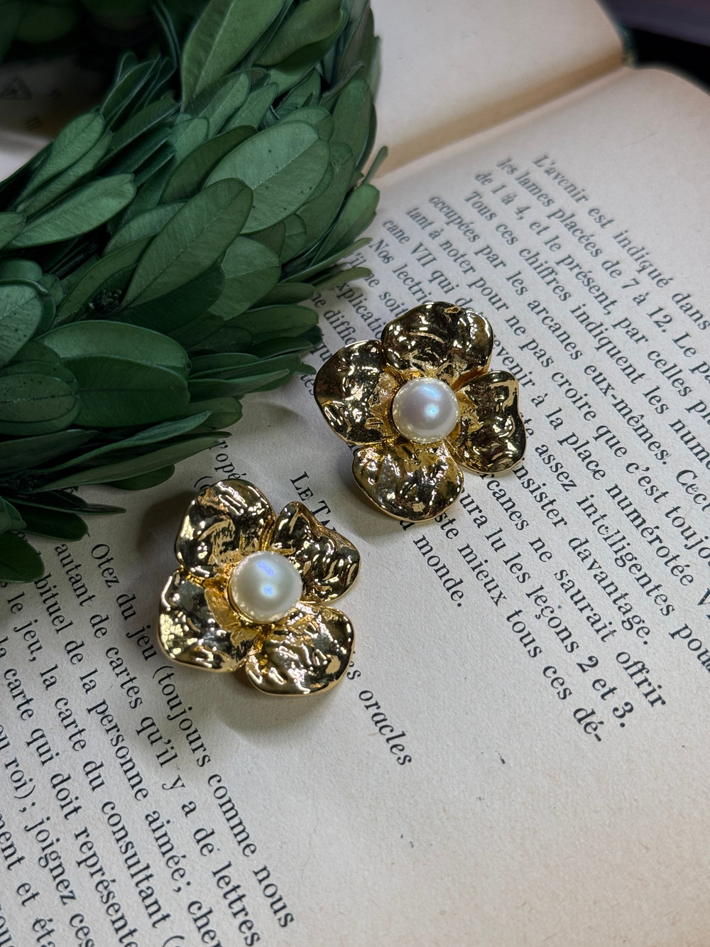 Golden Flower Pearl Ear Stud