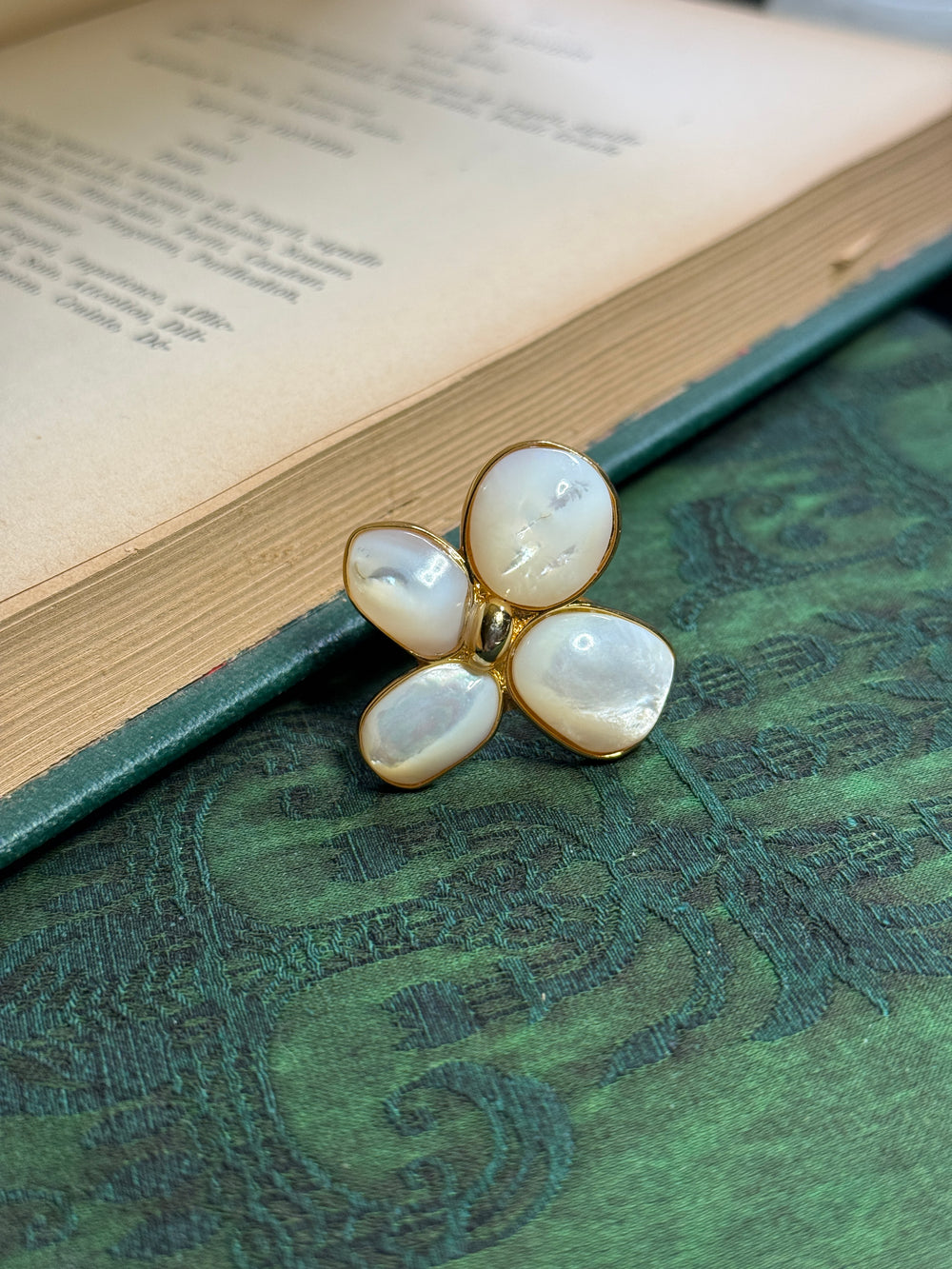 Mother of Pearl Flower Ring