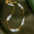 Stick Baroque Short Chain Necklace