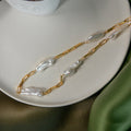 Stick Baroque Short Chain Necklace