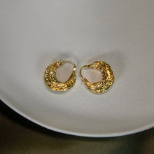 Load image into Gallery viewer, Swirl Earring
