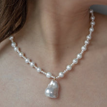 Load image into Gallery viewer, Baroque Pearl Pendent Necklace
