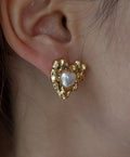 Folding Heart Pearl Earring